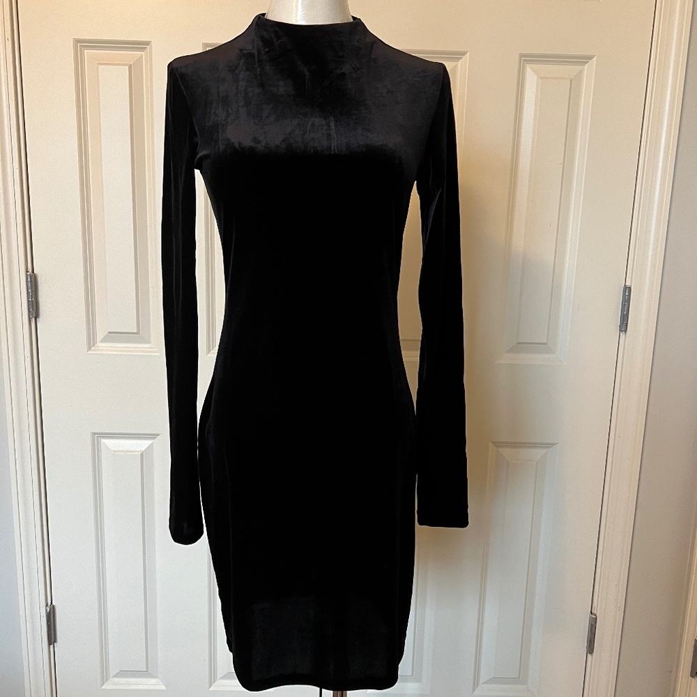 H&M Black Velvet Long Sleeve Dress